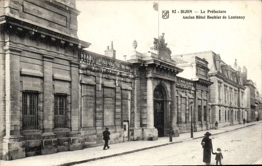 Dijon — Das alte Hotel Bouhier de Lantenay der Präfektur - Vorderseite
