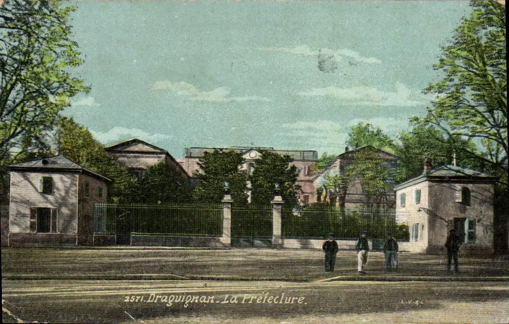 Draguignan — La Préfecture — éditeur L.V.G.C. n° 2571 - Frente