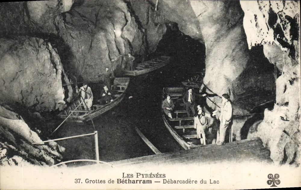 Grotten van Bétharram — Ankerplaats van het meer — Pyreneeën - Voorkant