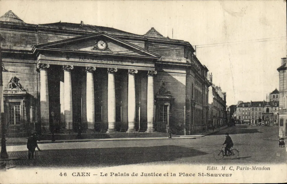 CAEN — Das Palais de Justice und die Place St-Sauveur — Edit. M. C. Paris-Meudon - Vorderseite