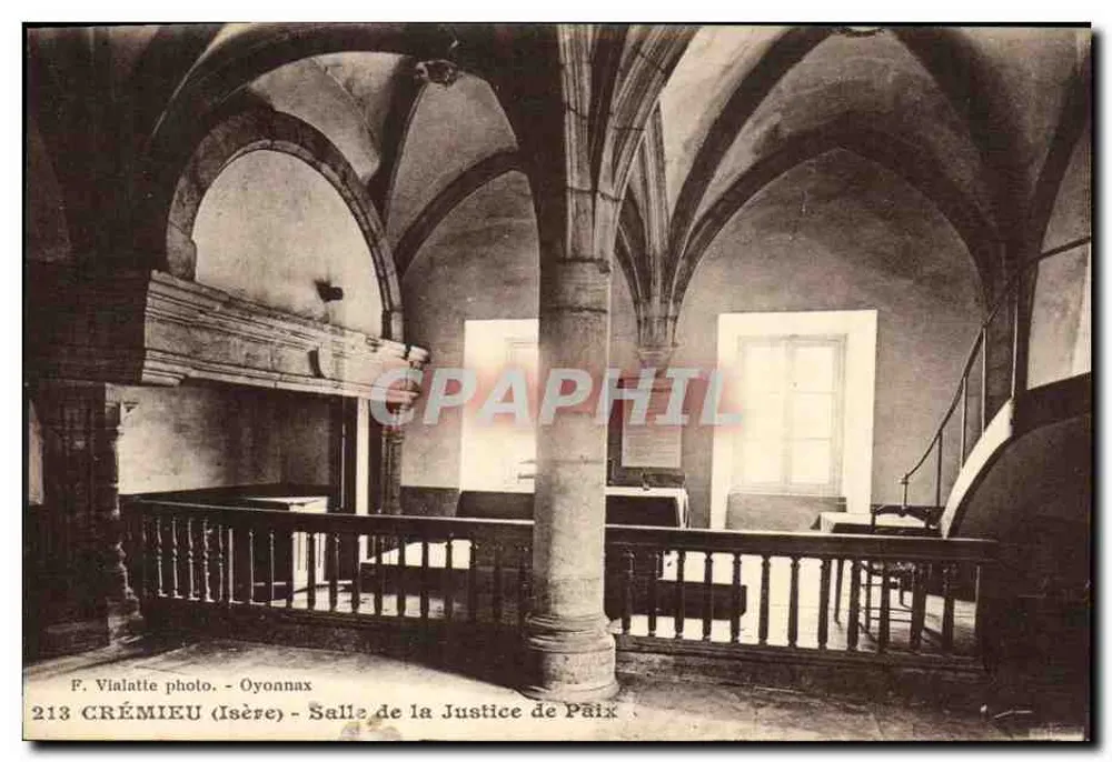 Crémieu (Isère) — Saal der Friedensgericht — F. Vialatte photo, Oyonnax, Nr. 213 - Vorderseite