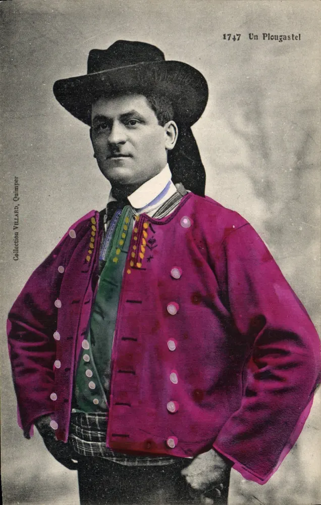 Un Plougastel — homem em traje tradicional — Coleção VILLARD, Quimper, n° 1747 - Frente