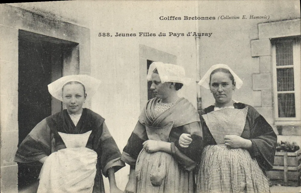 Jeunes Filles du Pays d'Auray — Coiffes Bretonnes — Collection E. Hamonic, n° 588 - Frente