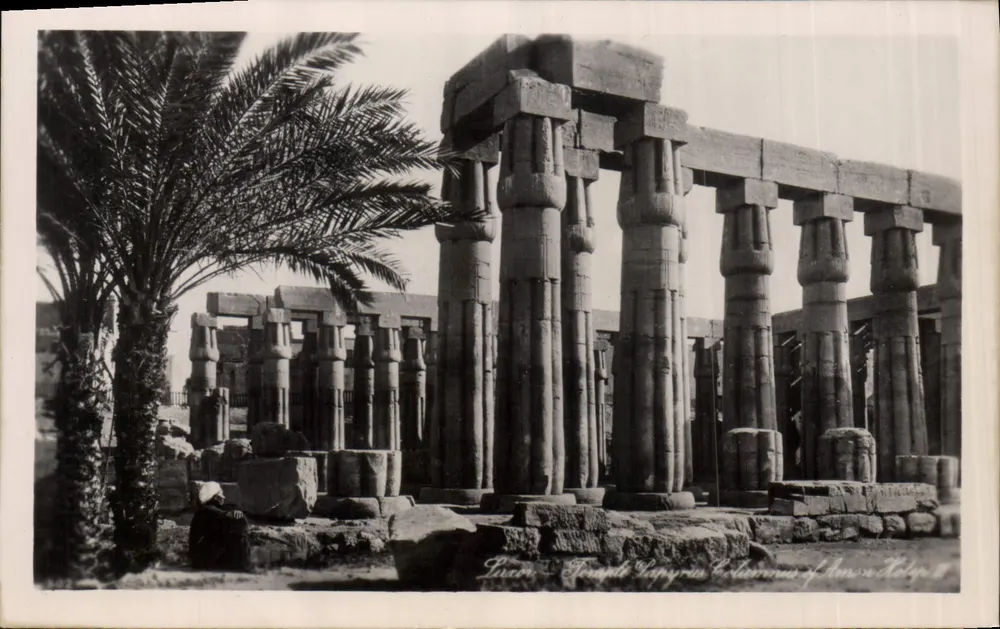 Luxor — Templo de Ammon, colunata de papiro - Frente