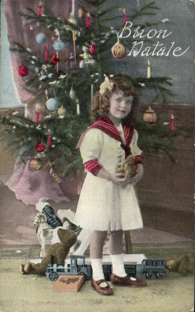 Mädchen vor einem Weihnachtsbaum — 'Buon Natale' — unbekannter Verlag - Vorderseite