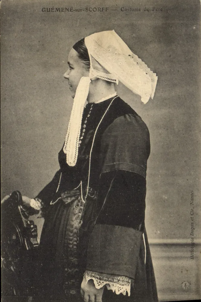 Guémené-sur-Scorff — Festtagskleidung — Héloïse Dugus et Cie, Nantes - Vorderseite