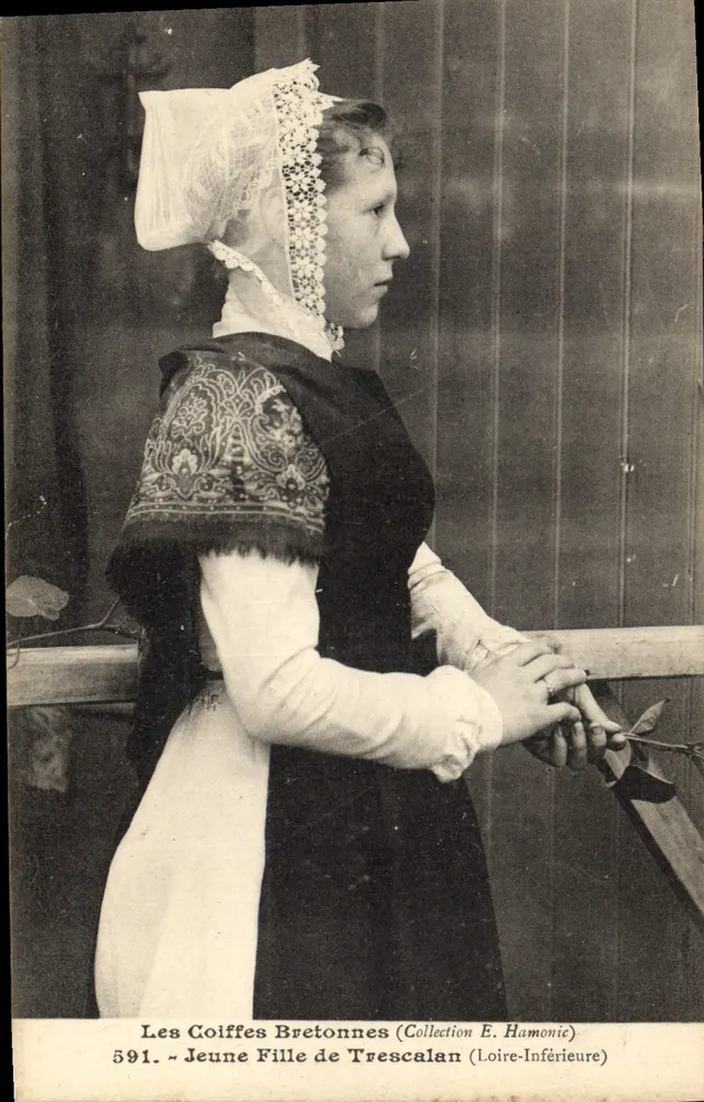 Jovem Menina de Trescalan — Coifas Bretãs — Coleção E. Hamonic, n°591 - Frente