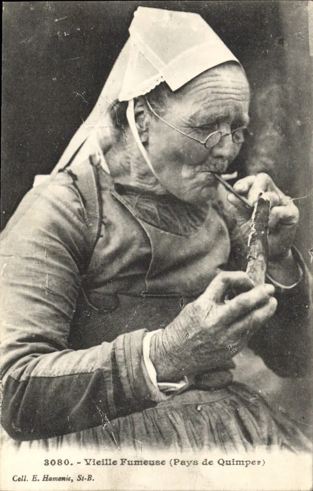 Alte Raucherin (Pays de Quimper) — E. Hamonic, St-B. - Vorderseite