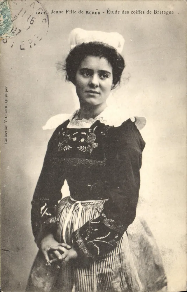 Joven Mujer de SCAER — Estudio de los tocados de Bretaña — Colección VILLARD, Quimper - Anverso