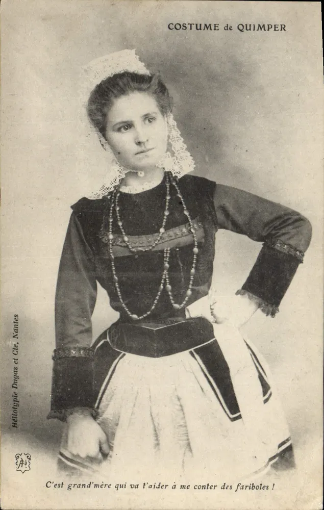 Traje de Quimper — Quimper — Héliotypie Dugas et Cie, Nantes - Frente