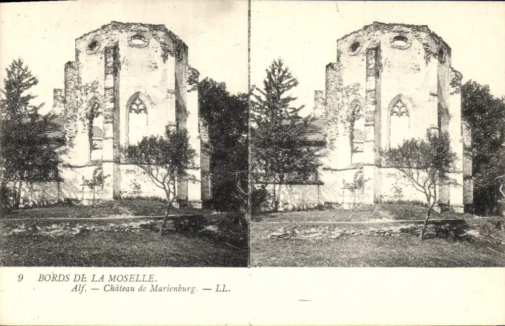 Ufer der Mosel — Schloss Marienburg — LL. - Vorderseite