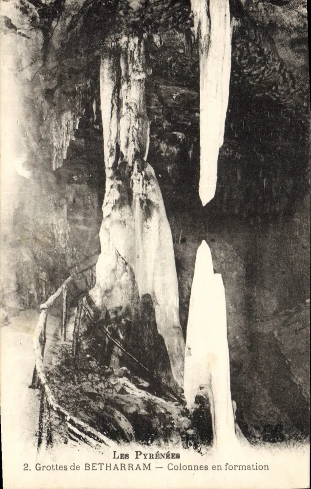 Grutas de BETHARRAM — Colunas em formação — Os Pirineus - Frente