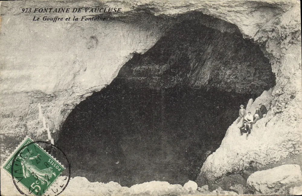 Fontaine de Vaucluse — Der Schacht und die Quelle — unbekannter Verlag, n° 973 - Vorderseite