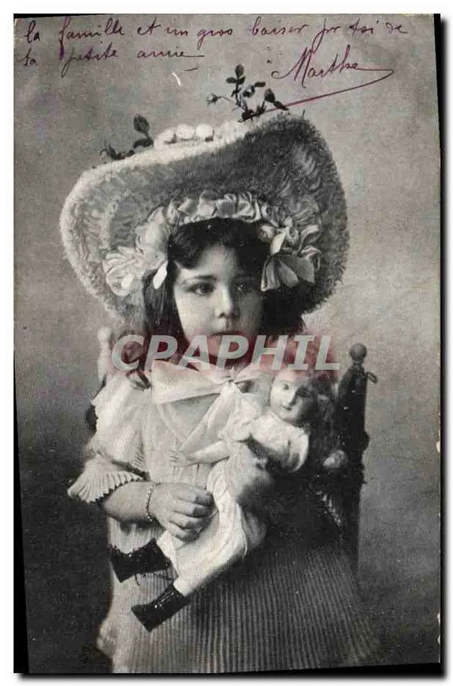 Menina e boneca — 'A família e um grande beijo para você da sua amiguinha Martha' — editor desconhecido - Frente