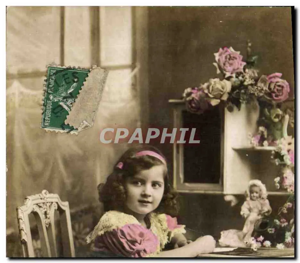 Menina em vestido rosa — estúdio fotográfico — editor desconhecido, número de série não visível - Frente