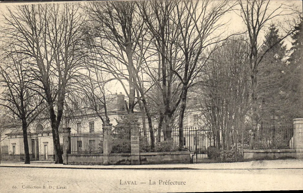 Laval — A Prefeitura — Coleção B.D. Laval, n°66 - Frente