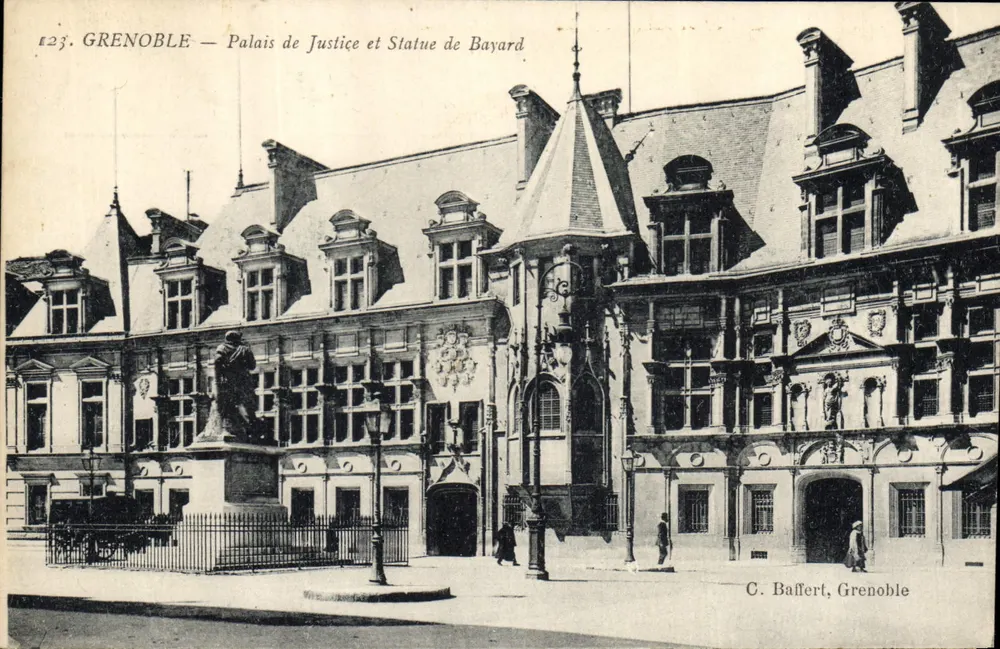 Grenoble — Palais de Justice und Statue von Bayard — C. Baffert, Grenoble - Vorderseite
