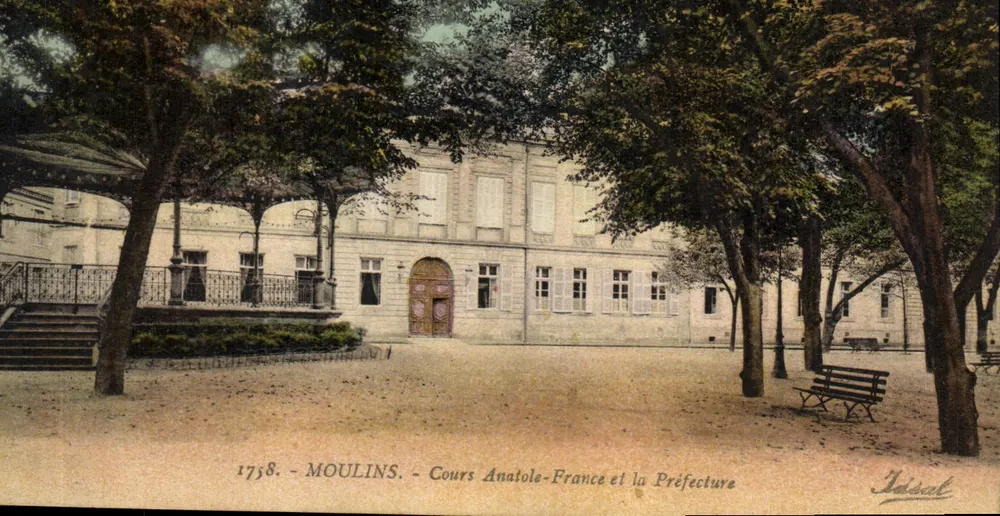 Moulins — Cours Anatole-France und das Präfekturgebäude — Jolsal - Vorderseite