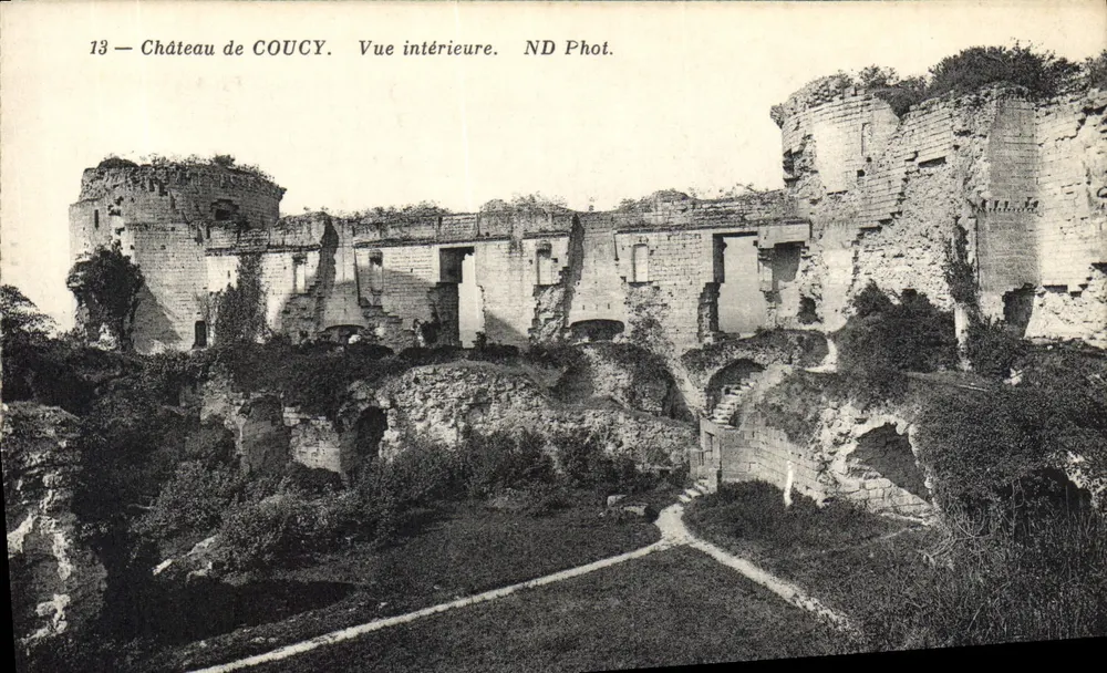 Zamek COUCY — Widok wewnętrzny — ND Phot. - Awers