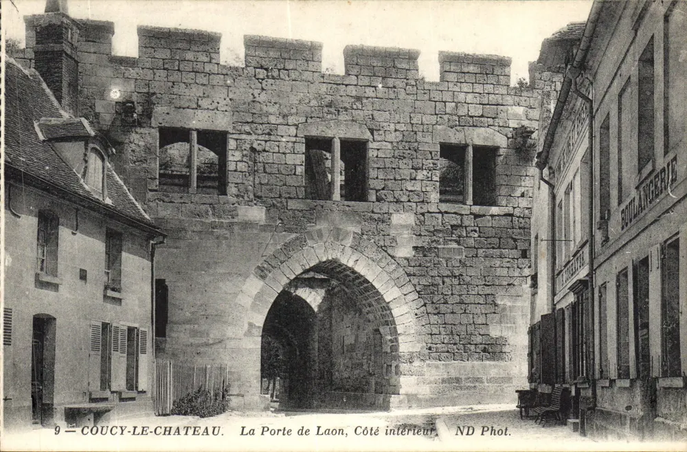 Coucy-le-Château — Die Pforte von Laon, Innenseite — ND Phot. - Vorderseite
