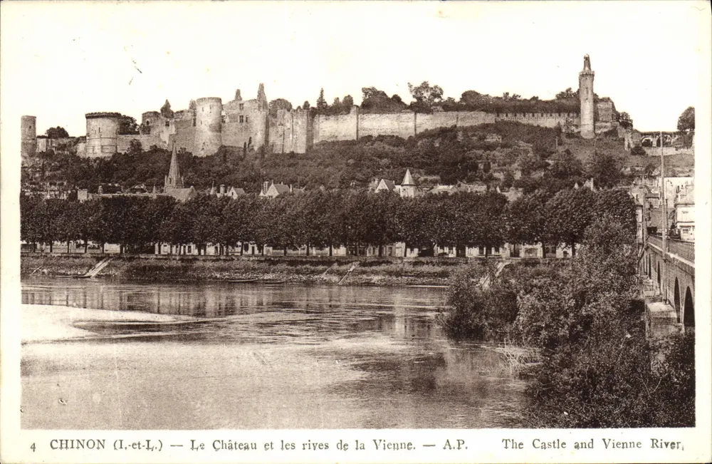 Chinon (Indre-et-Loire) — Schloss und Ufer der Vienne — A.P. - Vorderseite