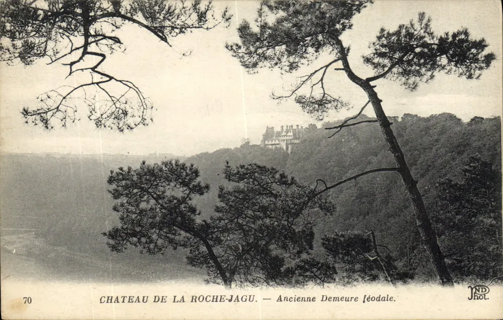 Château de La Roche-Jagu — Alte feudale Residenz — JND Hot. - Vorderseite