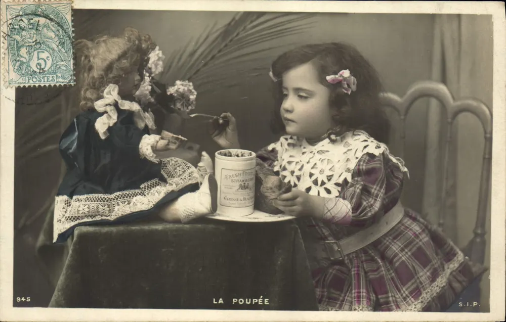 Das Puppenkind — Szene mit Puppe — S.J.P. n° 945 - Vorderseite