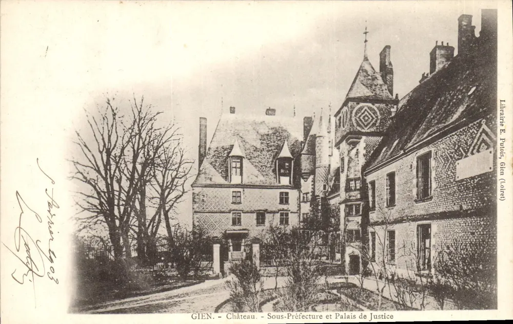 Gien - Schloss, Untere Präfektur und Gerichtshaus — Librairie E. Putois, Gien (Loire) - Vorderseite