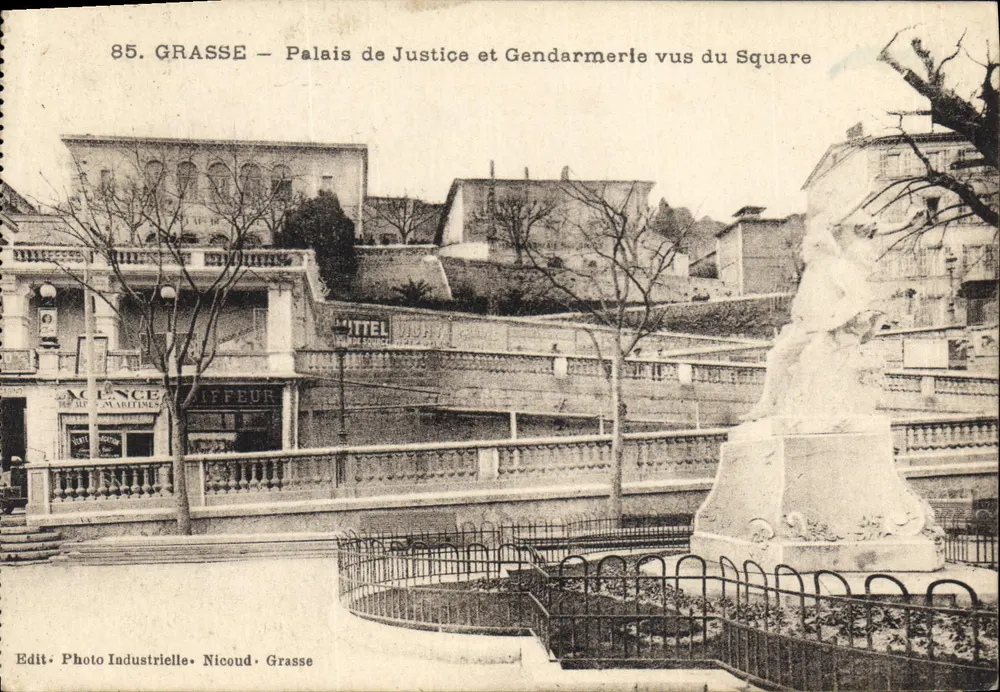 Grasse — Palast der Justiz und Gendarmerie vom Square aus gesehen — Photo Industrielle Nicoud - Vorderseite