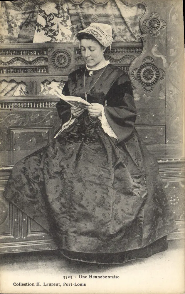 Uma Hennebontaise — Coleção H. Laurent, Port-Louis — n° 3323 - Frente