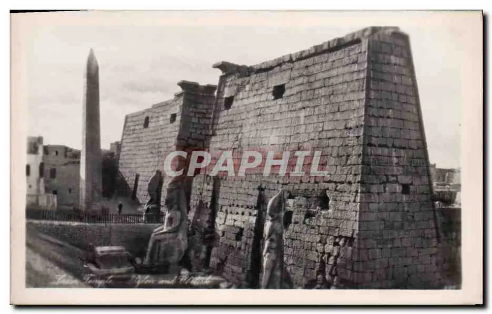 Templo de Amun em Luxor — Obélisco e estátuas — editor TEKMAR - Frente