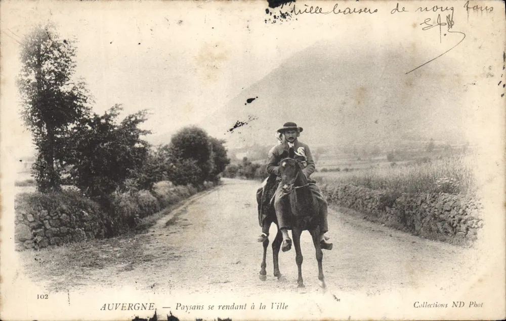 Auvergne — Bauern auf dem Weg in die Stadt — ND Phot Sammlung n°102 - Vorderseite