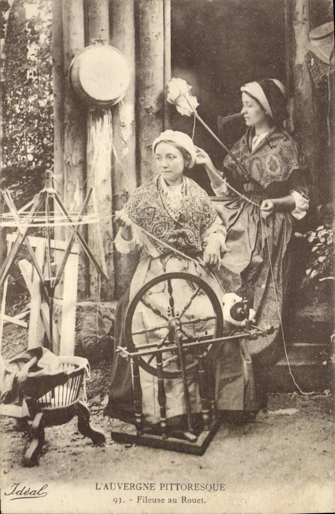 Het pittoreske Auvergne — Spinnende vrouw aan de spinnemolen — Ideaal, n° 93 - Voorkant