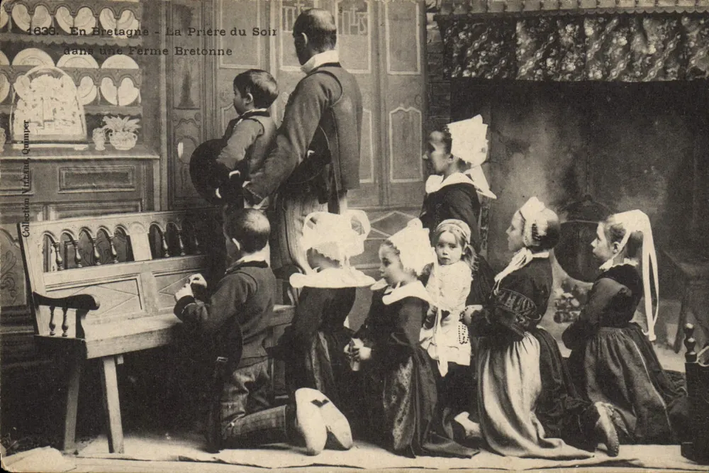 Abendgebet — In der Bretagne in einem bretónischen Bauernhaus — Vizet-Quamper - Vorderseite