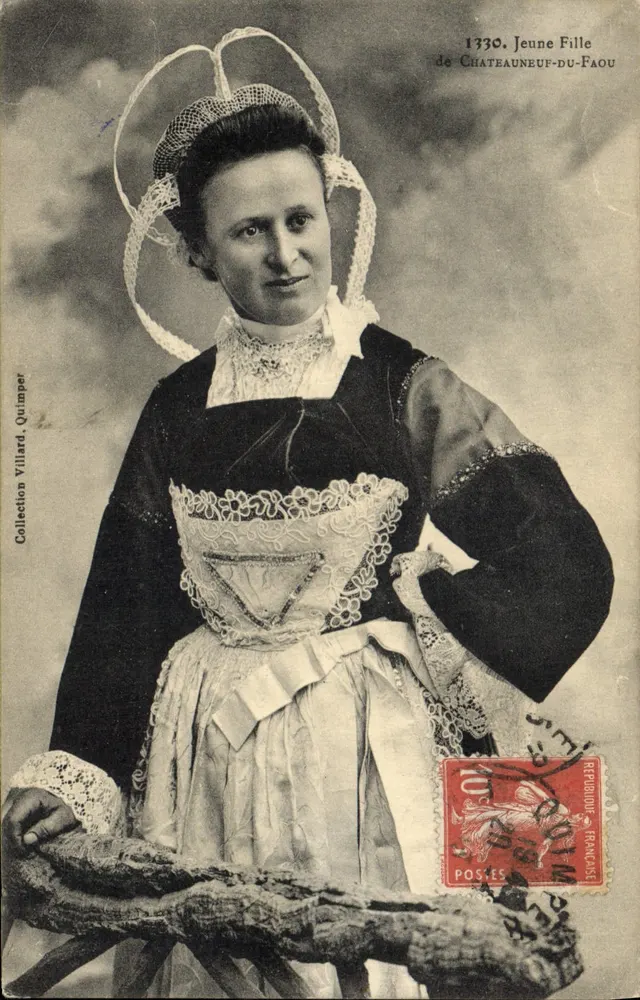 Joven mujer de Châteauneuf-du-Faou — Colección Villiard, Quimper — n° 1730 - Anverso