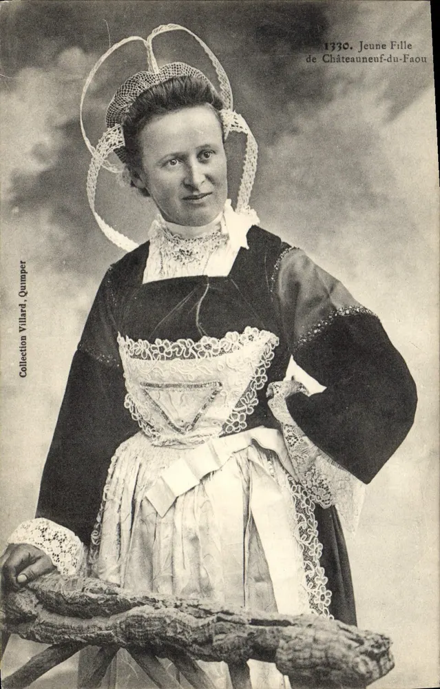 Jovem Menina de Châteauneuf-du-Faou — Coleção Villard, Quimper — n° 1730 - Frente