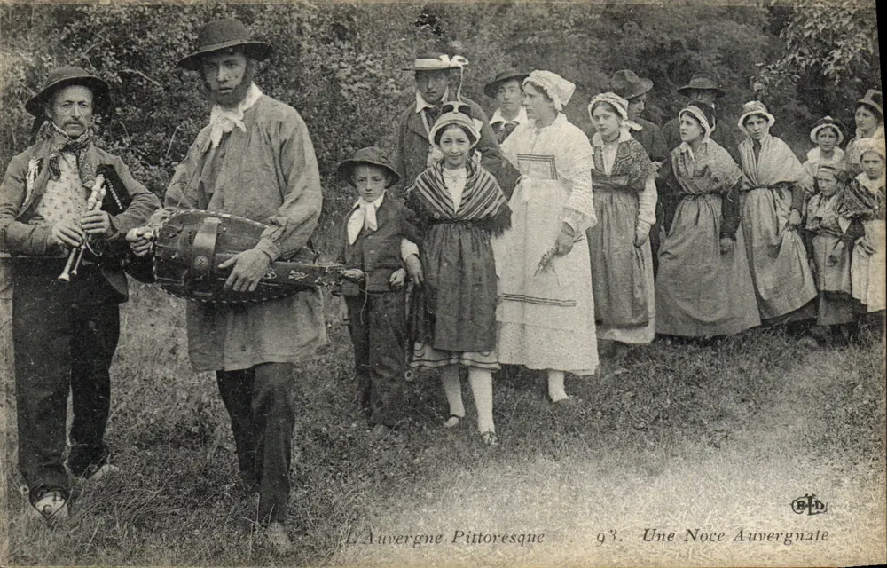 L'Auvergne Pittoresque — Uma Noiva Auvergnata — B.L.D. n° 93 - Frente