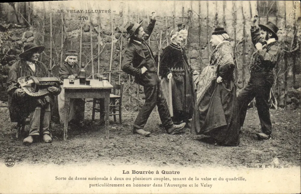 A Bourrée à Quatre — Dança nacional em Auvergne e Velay — Editor Le Velay Illustré, n°276 - Frente