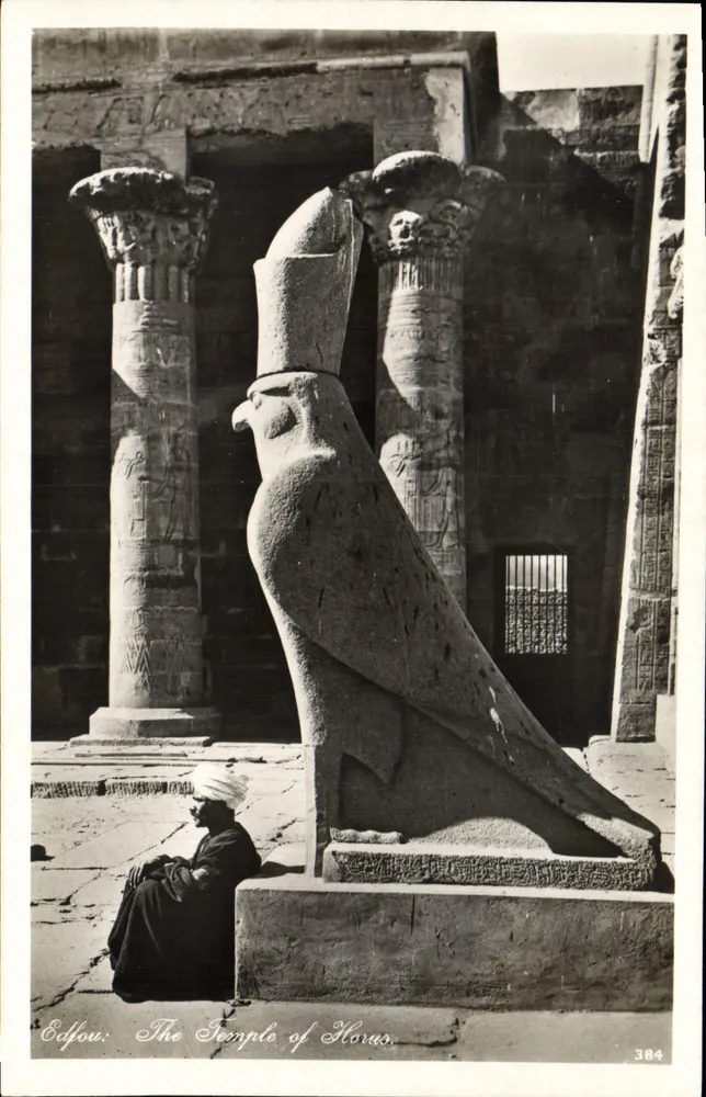 Edfou: Der Tempel des Horus — Statue des Vogels der Prophezeiung vor Säulen — Serie 384 - Vorderseite