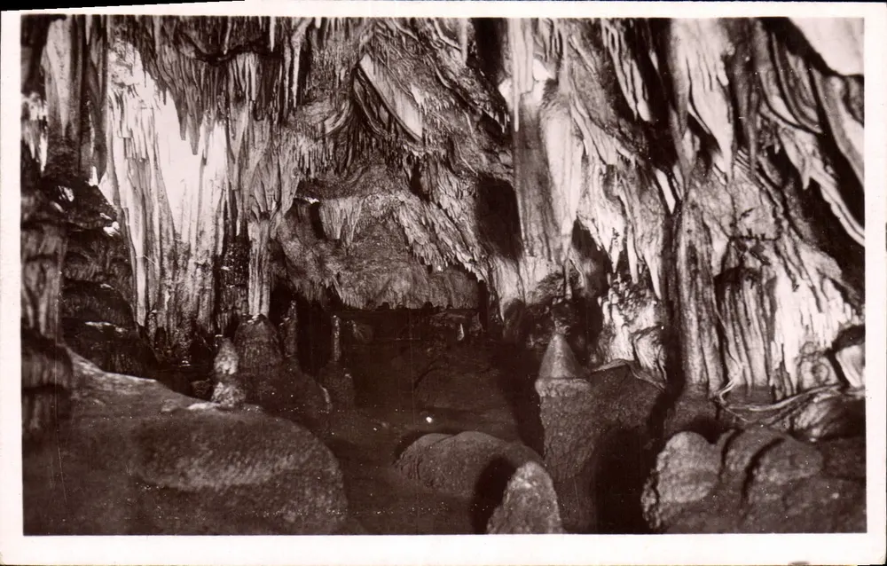 Gruta maravilhosa de Dar-El-Cued — O Interior — Photo-Albarrat & Rechambeau, Argel - Frente