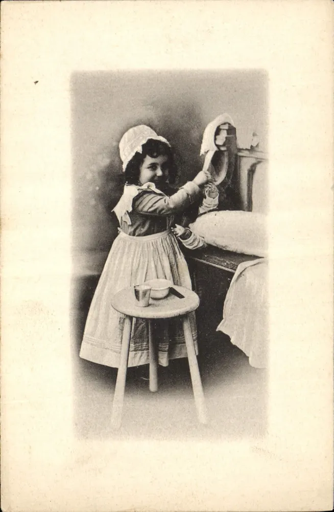 Kleine Mädchen in Dienstkleidung — mit einem Spiegel spielend — Serie 1952 - Vorderseite