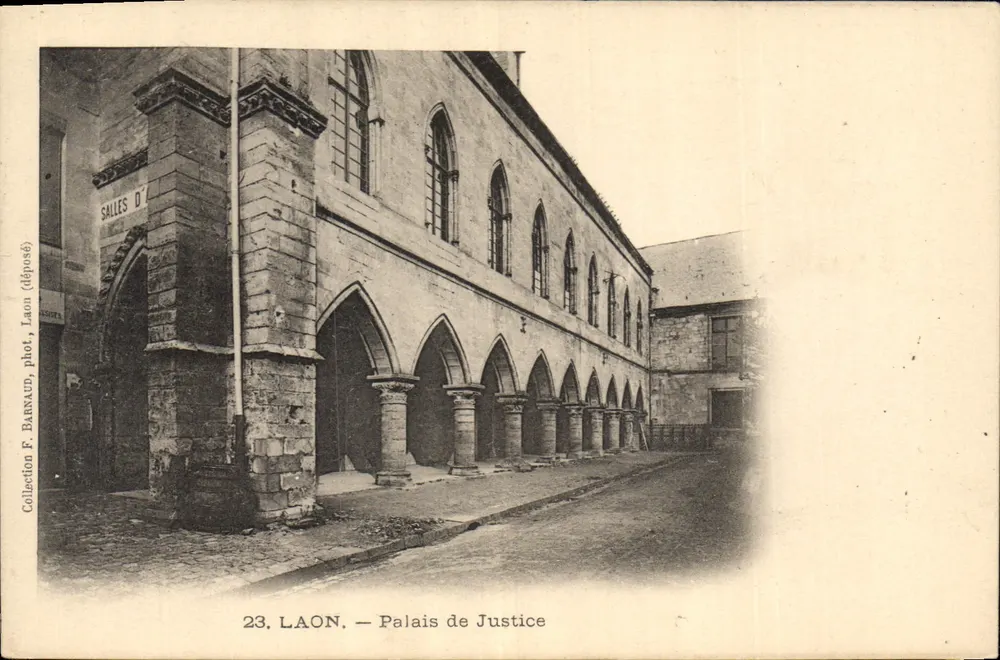 Laon — Palácio de Justiça — F. Barnaud fot. - Frente