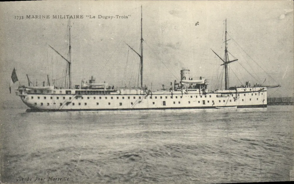 Le Dugay-Troin — navio da Marinha Militar — Guende Phot Marseille - Frente