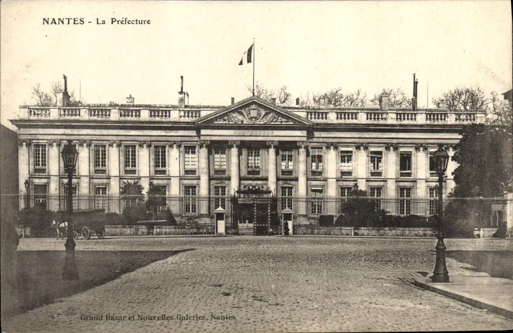 NANTES - A Prefeitura — Grand Bazar e Novas Galerias, Nantes - Frente
