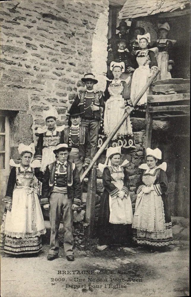 Bretagne (Côtes-d'Armor) — Eine Hochzeit in Pont-Aven — Abreise zur Kirche — Verlag E. Lamont, n° 2009 - Vorderseite