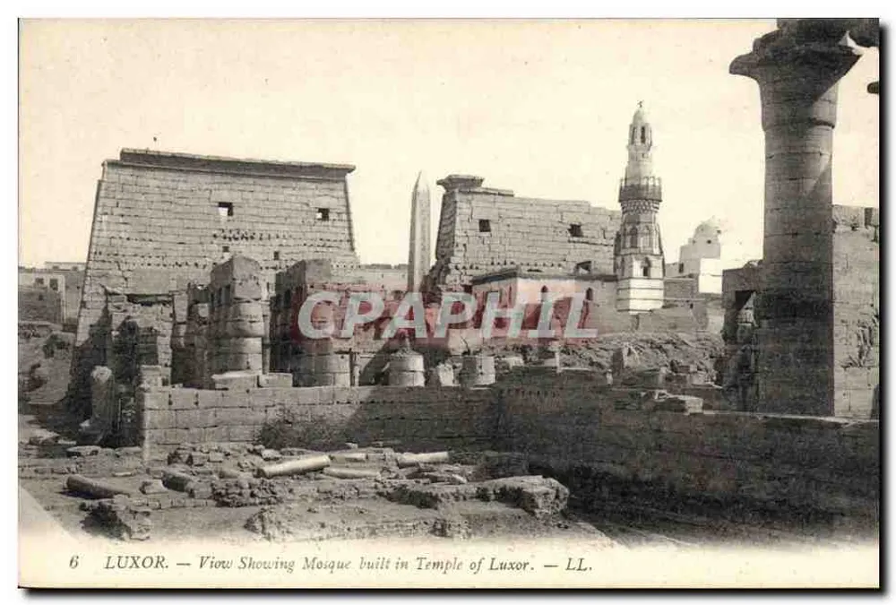 Luxor — Ansicht, die die Moschee zeigt, die innerhalb des Luxor-Tempels errichtet wurde — LL. - Vorderseite
