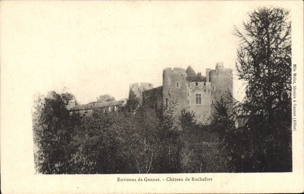 Arredores de Gannat - Castelo de Rochefort — Mille Maloc, Livraria em Gannat (Allier) - Frente