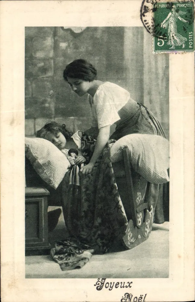 Frau, die ein schlafendes Kind wiegt — Frohe Weihnachten — Wiener Rolaphot, Serie 2407 - Vorderseite