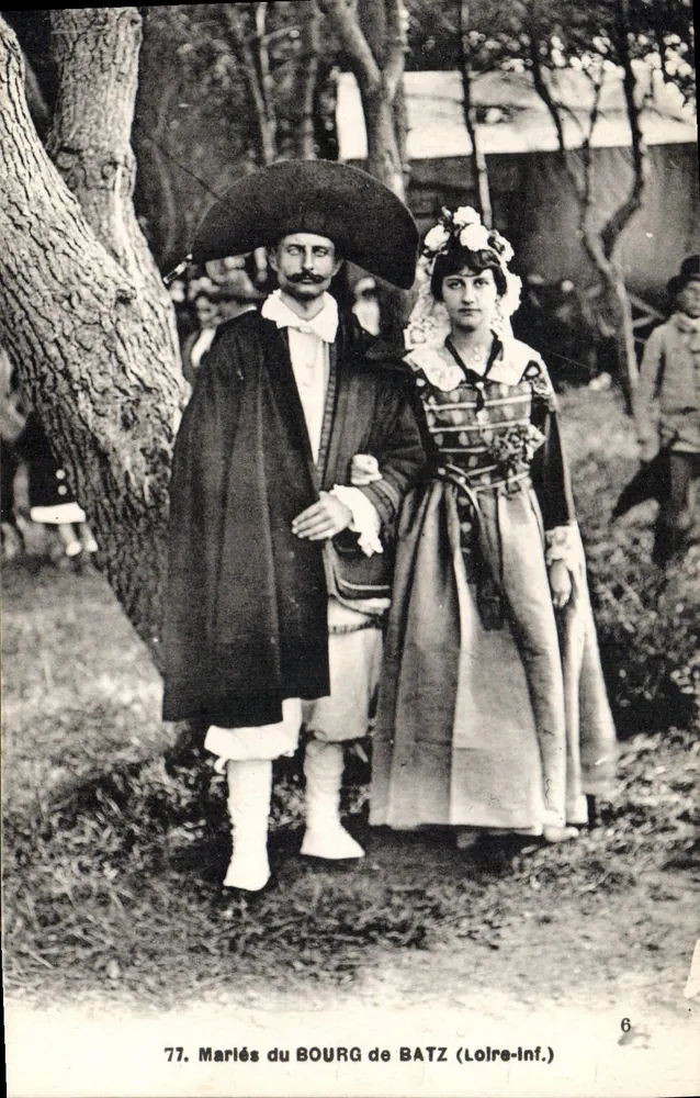 Casados do Bourg de Batz (Loire-Inf.) — traje tradicional — F. Chapeau, Nantes, n°77 - Frente