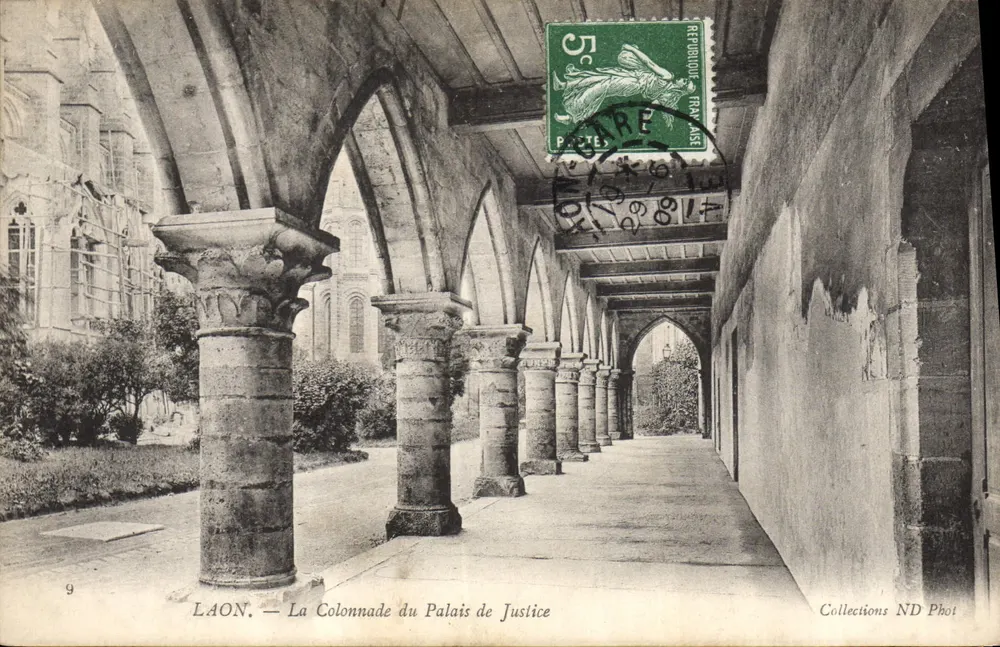 Laon — A Colunata do Palácio de Justiça — Collections ND Phot - Frente